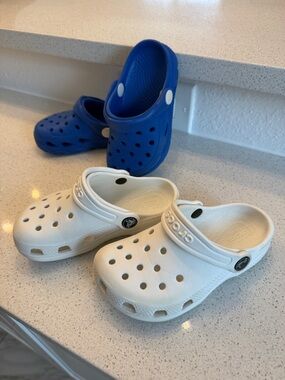2 Pairs Lightweight Slip-On Sandals CROCS Kids Clogs in White and Blue